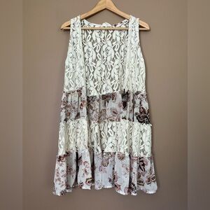 {Entro} Floral and Lace Tiered Open Front Boho Vest - Womens Small
